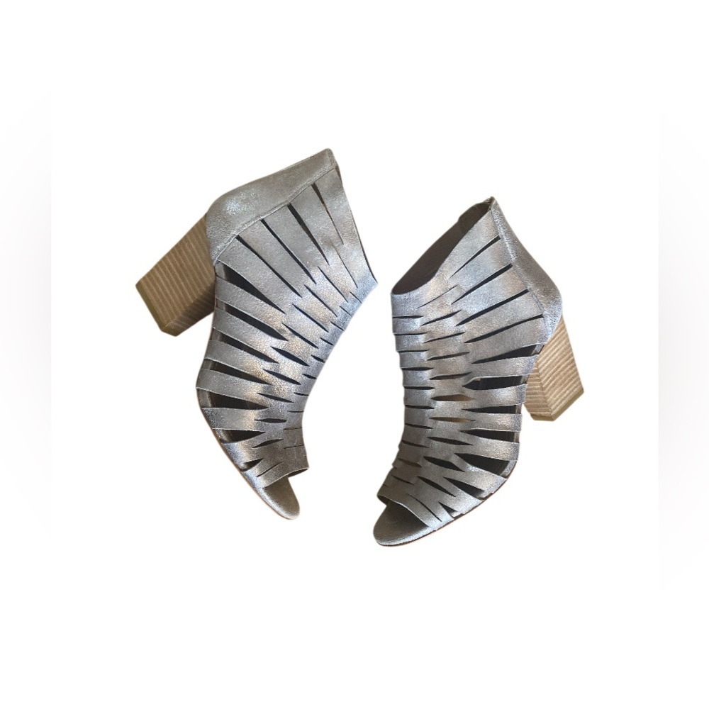 Donald J. Pliner Greece Heeled Sandals Size 8.5 pristine condition used once - Picture 5 of 6